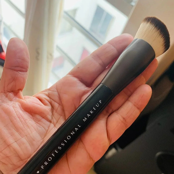 Nyx Professional Makeup, Won't Stop Foundation Brush, Creates Smooth Finish - Picture 6 of 8